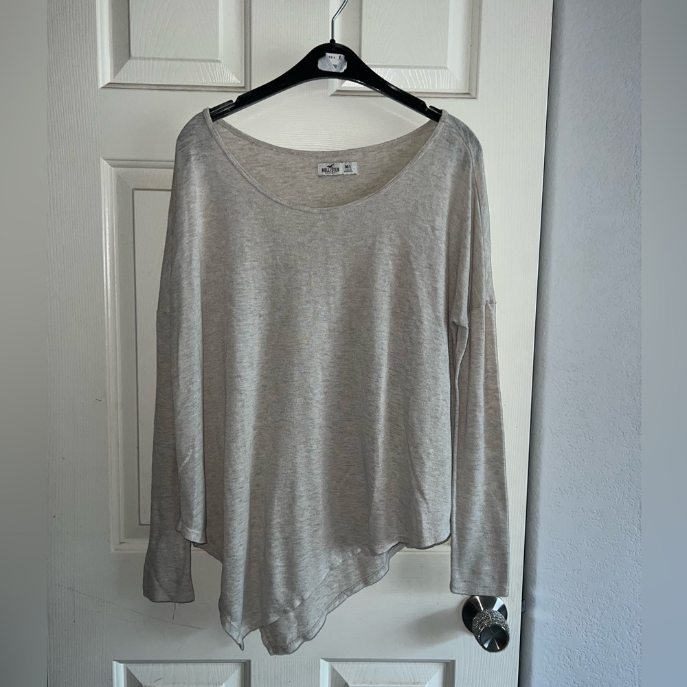💥HOLLISTER asymmetrical long sleeve shirt💥 Size: M/L